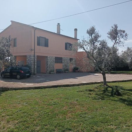 מונטאלטו די קסטרו Villa In Campagna Tra Natura E Verde מראה חיצוני תמונה